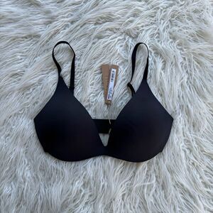 Skims Wireless Super Push up Bra Onyx Size 32D